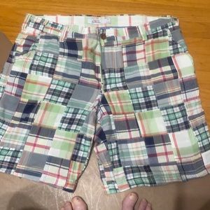 Men’s shorts multicolor size 38 Izod saltwater.